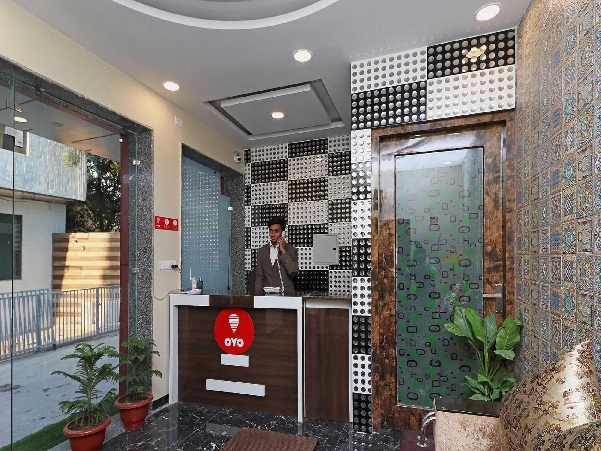 Hotel O Cloud New Delhi Bagian luar foto